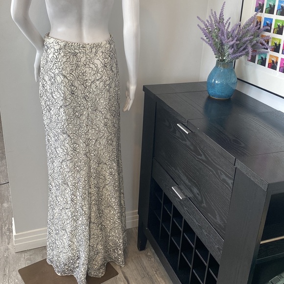 Vintage Belle by BADGLEY MISCHKA Floral Lace Overlay Fishtail Maxi Skirt Size 6 - Picture 8 of 12